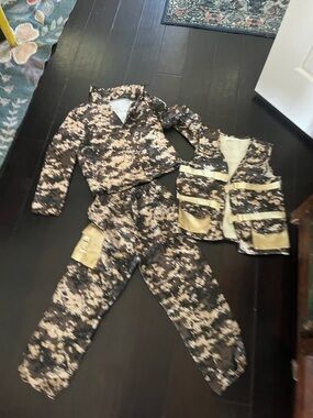 Youth Digital Camouflage Hunting Set with Utility Vest - Brown/Tan/Black